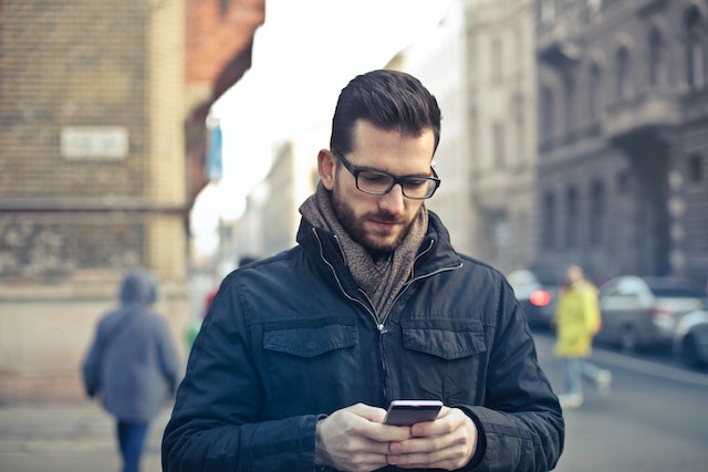 gedumpte man met telefoon