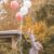 Vrouw die balonnen loslaat als symbool voor het loslaten van je ex.